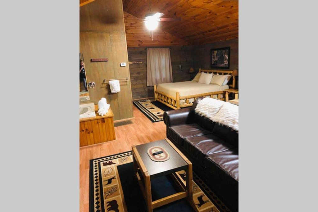 The Fishing Hole Cabin - Sage Vacations Apartment Gatlinburg