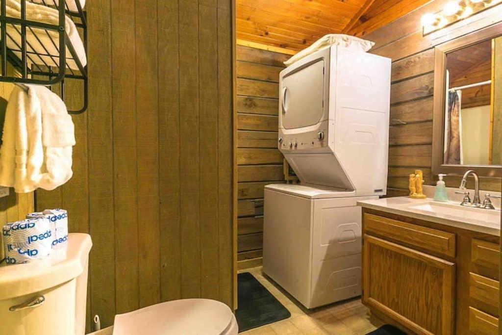 The Fishing Hole Cabin - Sage Vacations * Gatlinburg