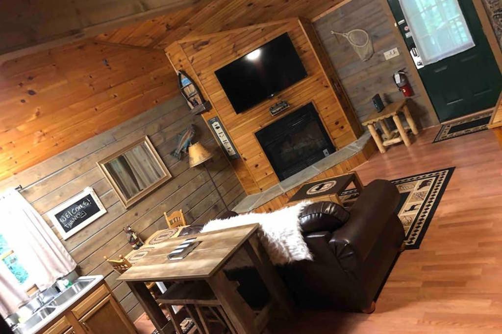 Apartment The Fishing Hole Cabin - Sage Vacations Gatlinburg